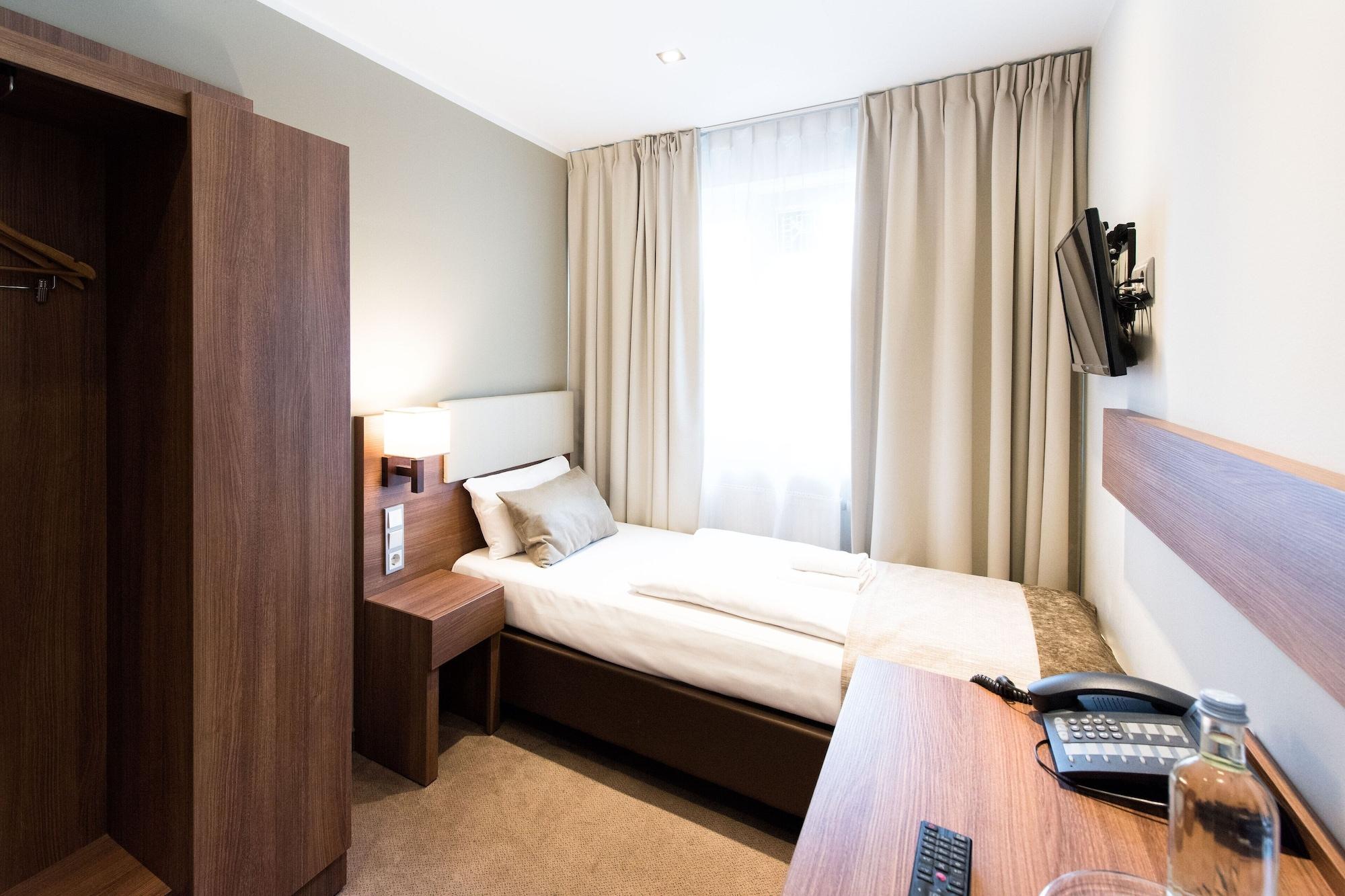 Hotel Arena Am Zoo 3*